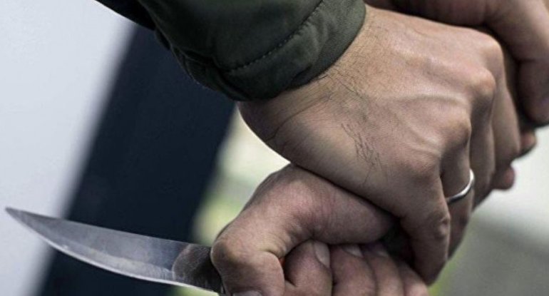Xırdalanda dəhşət: Kişi arvadını öldürdü, oğlunu yaraladı