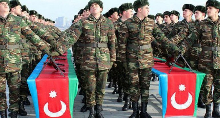 Hərbi xidmətə gedəcək şəxslərin NƏZƏRİNƏ