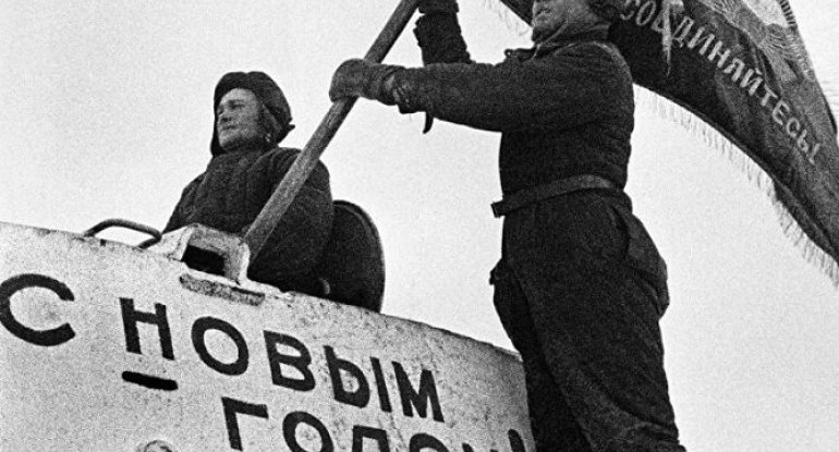 41-45-də Yeni il bayramı – General Vatutin küknar bəzəməyən zabitin rütbəsini aşağı salıb