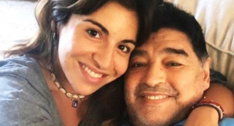 Maradonanın qızı məşhur futbolçu ilə evlənir - FOTO