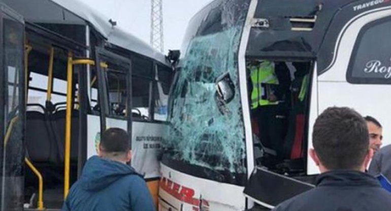 Bakıda avtobuslar toqquşdu, yaralananlar var - VİDEO