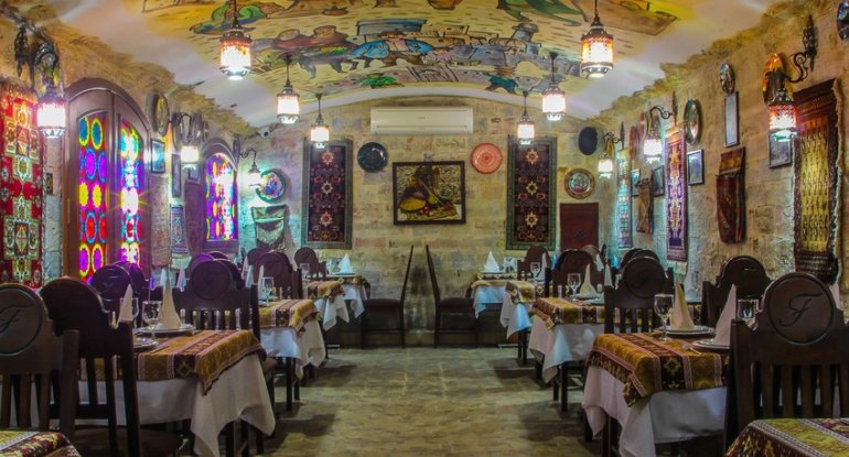 Bakıda tanınmış “Firuzə” restoranı cərimələndi
