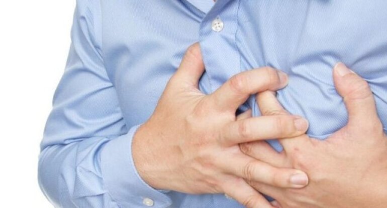 Ürəyin qəfildən dayanması daha çox həftənin hansı günü baş verir?
