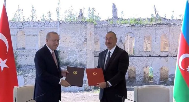 Şuşa Bəyannaməsi Ermənistanı təslim alır: Paşinyan rəsmi Bakıdan asılı duruma düşür