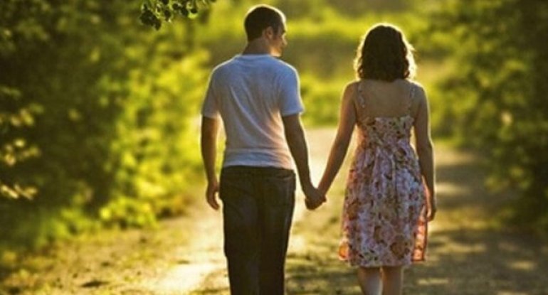 Bacımın otağından səs gəlirdi, pəncərənin altında durdum, lüt bir kişi... - Şok