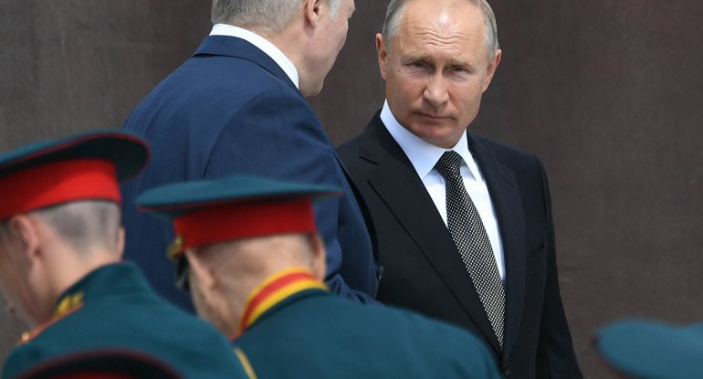 Putin “Batka”nın da “ipini” kəsdi: Kreml Belarusu Rusiyanın düşdüyü “bataqlığa” çəkdi