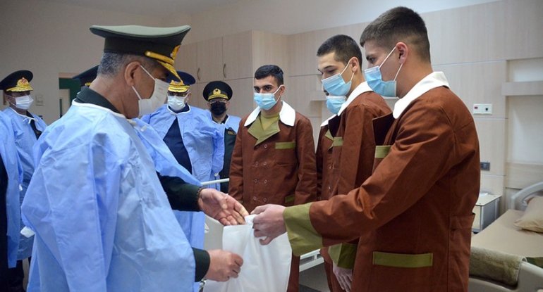 Zakir Həsənov hərbi hospitalı ziyarət etdi - VİDEOxa0