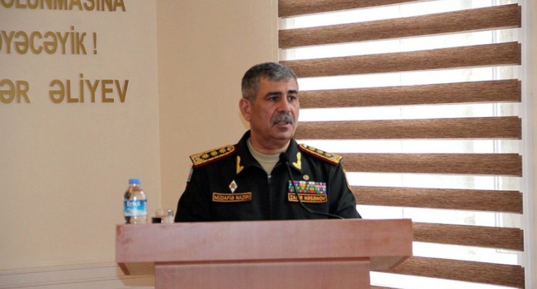 Müdafiə naziri xüsusi təyinatlı təhsil müəssisələrində olub