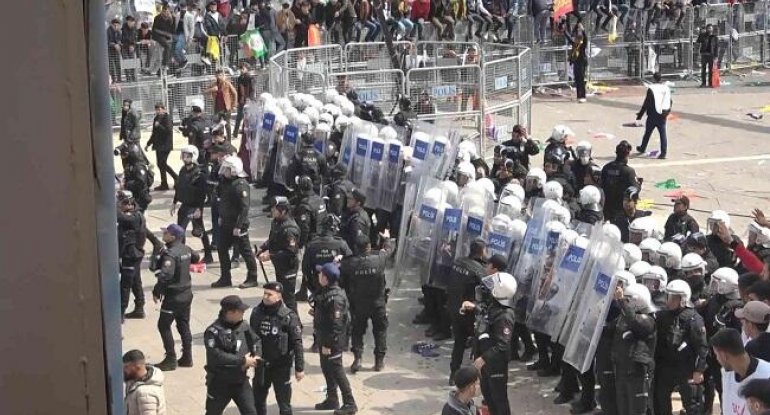 Türkiyədə iğtişaş: 15 polis yaralandı, 298 nəfər saxlanıldı