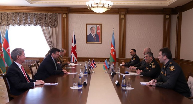 Azərbaycanla Britaniya arasında müdafiə sahəsində əməkdaşlıq müzakirə olunub