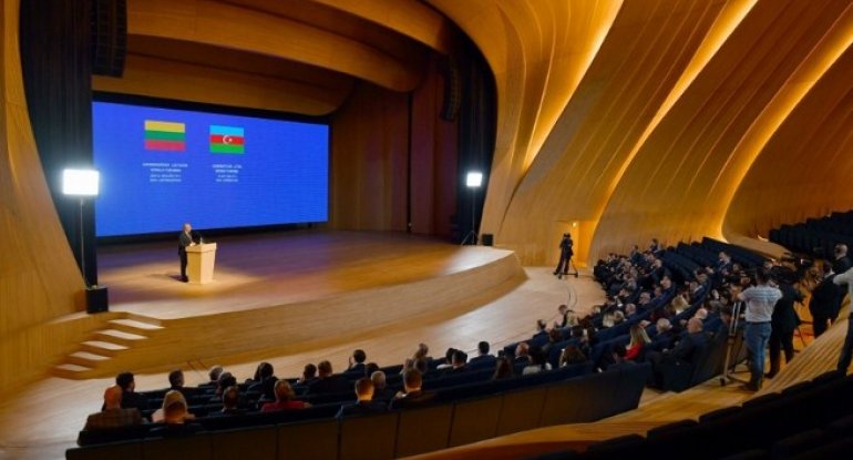 Azərbaycan-Litva biznes forumu işini müzakirələrlə davam etdirib - FOTO