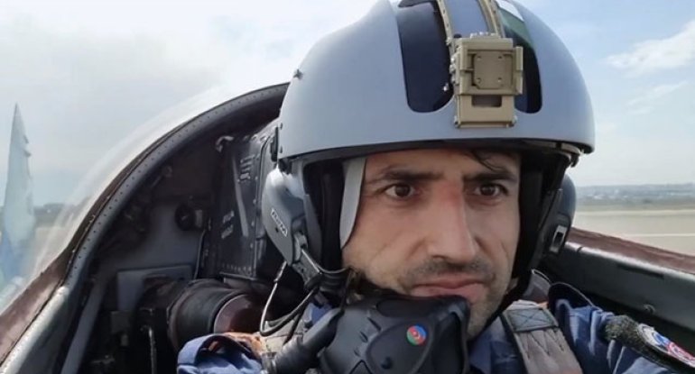 Selçuk Bayraktar ilk dəfə Bakıda döyüş təyyarəsi sürdüxa0- VİDEO