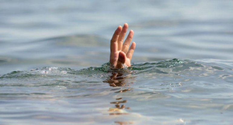 Kanalda batan 17 yaşlı oğlanla bağlı intihar ehtimalı: Az bal yığıbmış - YENİLƏNİB