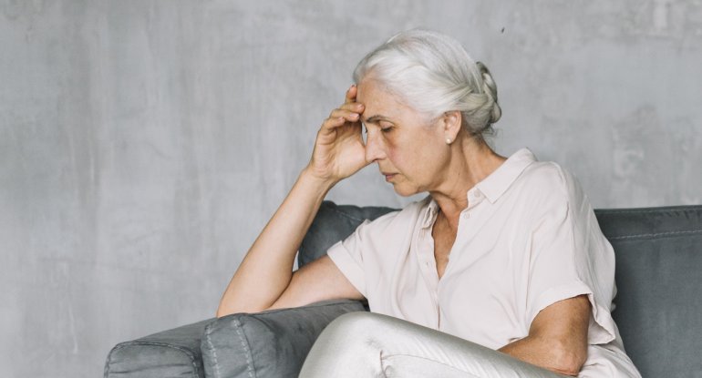 Bu səbəblər yaşlıları depressiyaya salır
