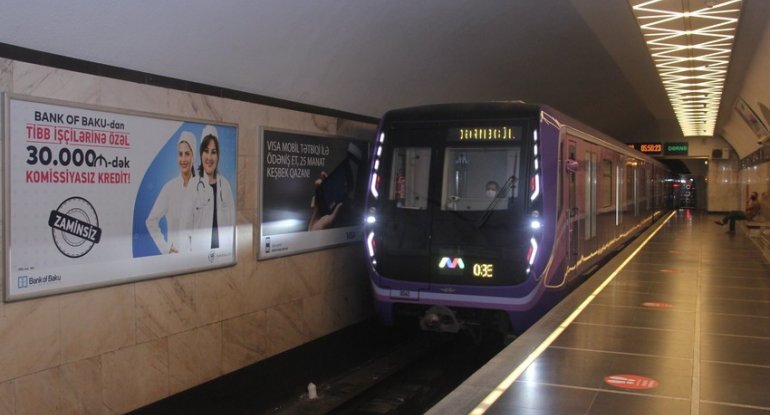 Bakı metrosunda sərnişinə görə qatarı saxladılar - MÜƏMMA