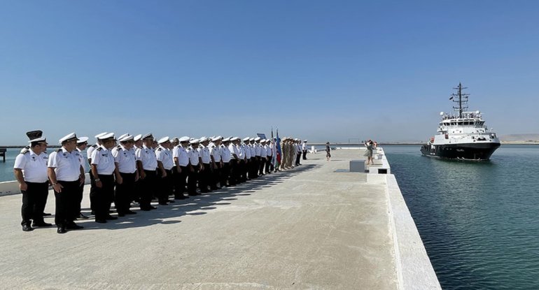 Rusiyanın hərbi gəmiləri Bakıya gəlib - FOTO
