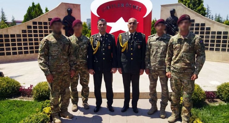 Hərbi qulluqçular 