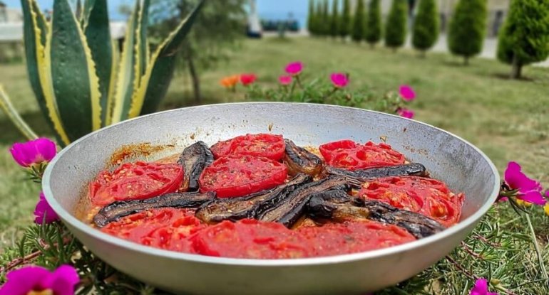 Yayın ən çox sevilən yeməyi - badımcan sırdağı - FOTO