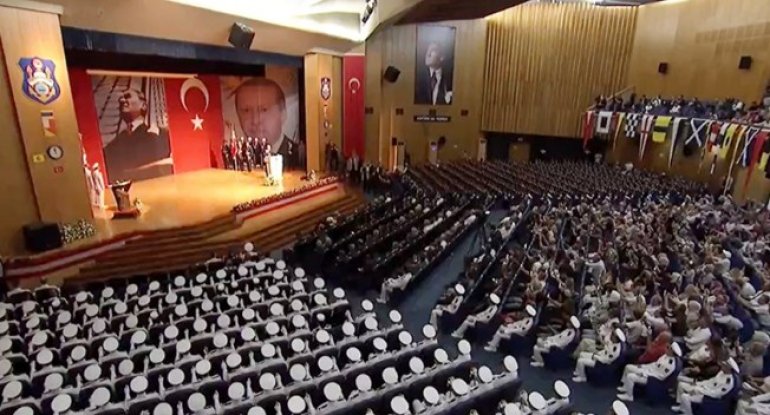 Müdafiə naziri Türkiyənin Hərbi Dənizçilik və Təyyarəçilik məktəblərinin buraxılış mərasimində iştirak edib