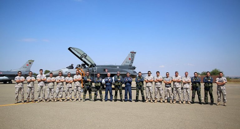 Azərbaycanda təlimdə iştirak edən aviasiya vasitələri Türkiyəyə qayıtdı - FOTO