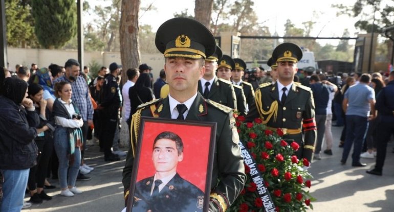Uşaq evində böyümüş şəhid II Fəxri xiyabanda dəfn olunur - FOTO