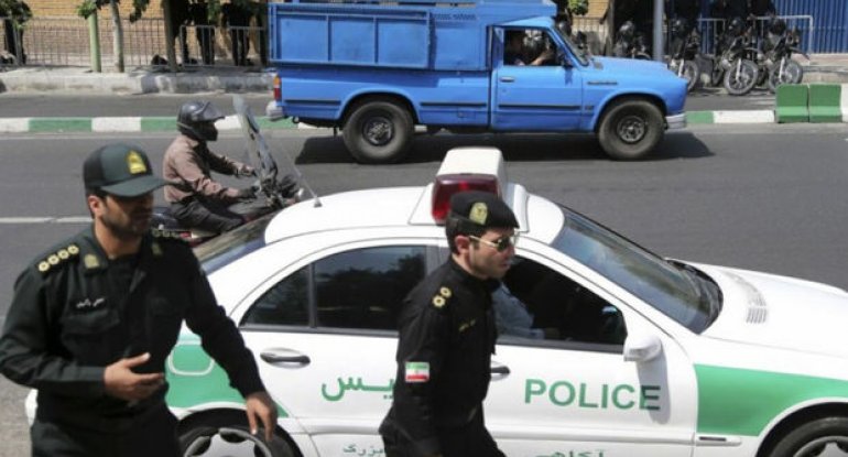 İran polisi etirazçılara atəş açdı - VİDEO