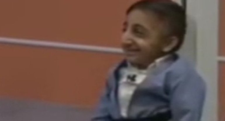 Dünyanın ən qısa boylu adamı - VİDEO