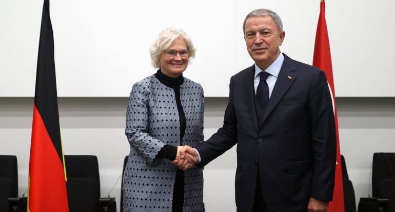 Hulusi Akar NATO qərargahında almaniyalı və fransalı həmkarları ilə görüşdü
