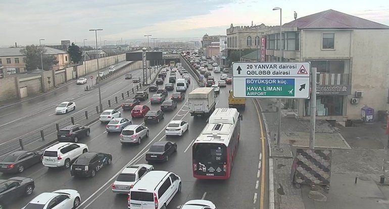 Bakıda tıxac olan yollar - SİYAHI