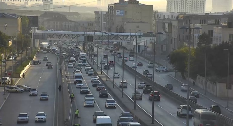 Paytaxtda tıxac olan yollar - SIYAHI