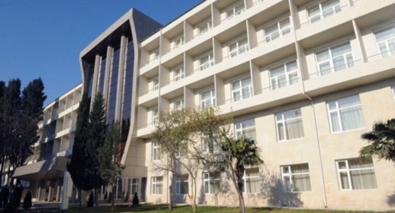 Cərrahiyyə mərkəzi 130 min manatlıq dəftərxana malları alır