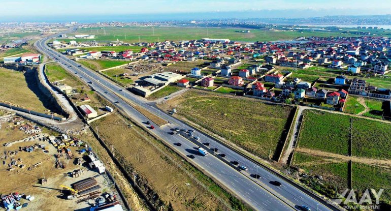 Etirazlara səbəb olan yolda geriyə dönmə hissəsi yaradıldı