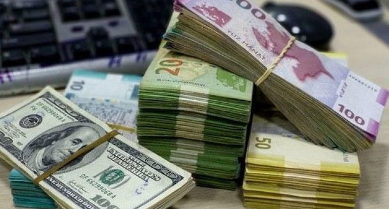 Dövriyyədə olan nağd pul və bank ehtiyatları 2 milyard manat artdı