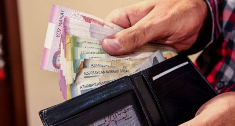 Azərbaycanda orta maaş artdı