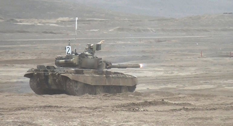 Tank bölmələrinin döyüş hazırlığı yoxlanılıb - VİDEO