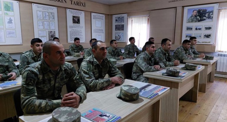 Azərbaycan Ordusunda ictimai-siyasi hazırlıq məşğələləri keçirilir - FOTO