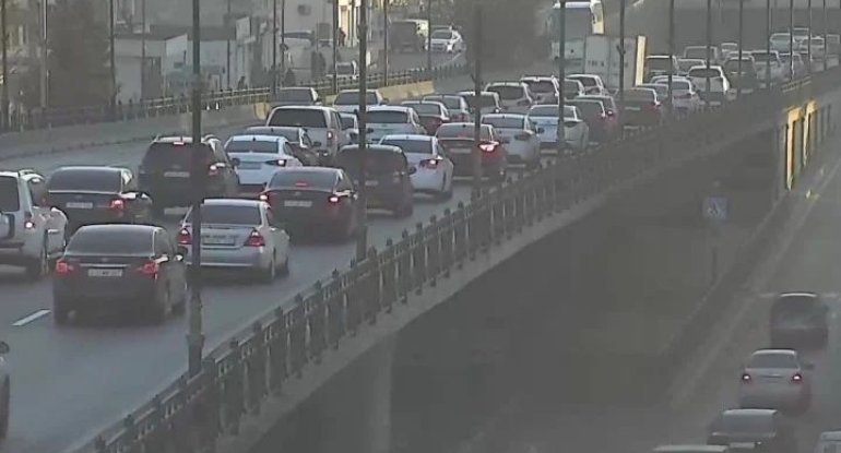 18 küçə və prospektdə tıxac var - SİYAHI