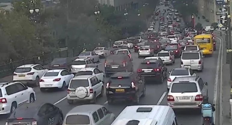 15 küçə və prospektdə tıxac var - SİYAHI
