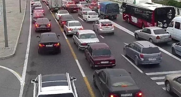 Bu yollarda tıxac var - SİYAHI