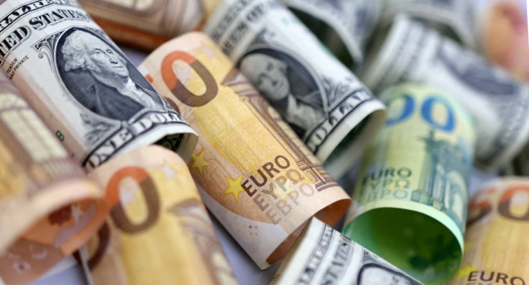 Avro ucuzlaşdı, dollar, rubl, lirə sabit qaldı