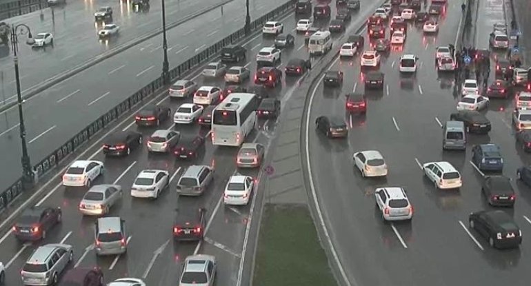 Bakıda tıxac olan yollar - SİYAHI