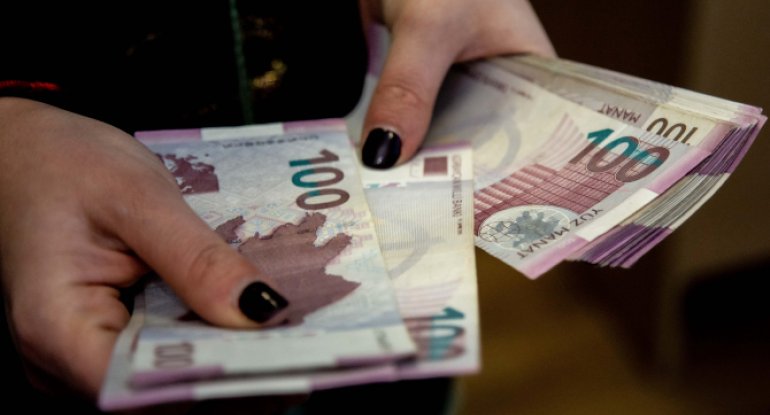 Azərbaycanda orta maaş artdı