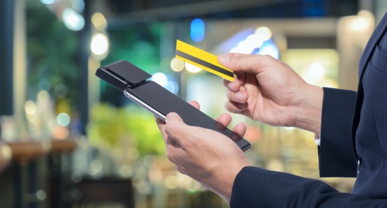 Azərbaycanda telefonlar POS-terminalları əvəz edəcək - Bu tarixdən