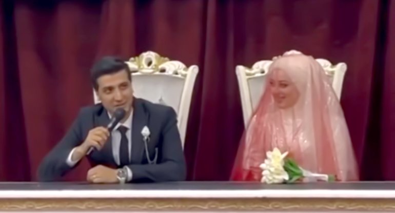 Nikahda maraqlı anlar: Bəy anasından icazə alıb gəlinlə evləndi - VİDEO