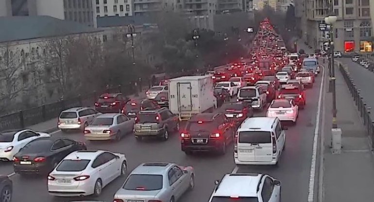 Bu yollarda sıxlıq var - SİYAHI