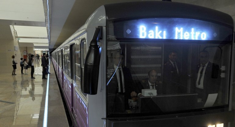 Bakı metrosunda qatarda texniki nasazlıq olub, sərnişinlər geri qaytarılıb
