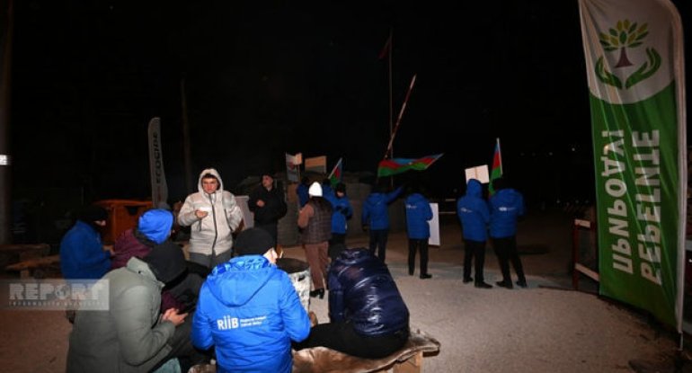 Xankəndi-Laçın yolunda keçirilən etiraz aksiyası axşam saatlarında da davam edir - YENİLƏNİB