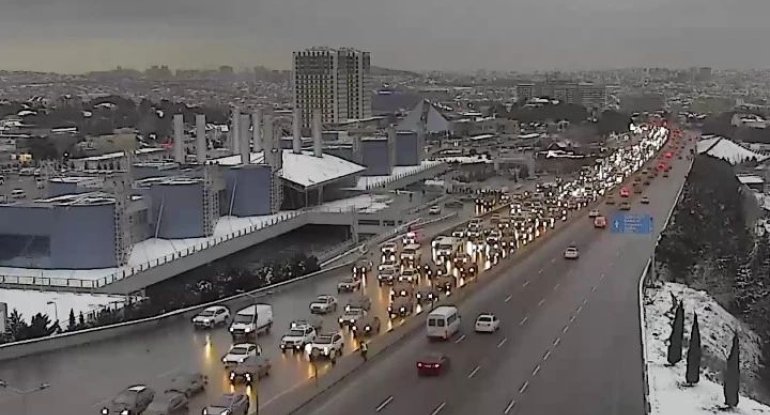 Bakıda tıxac olan yollar - SİYAHI