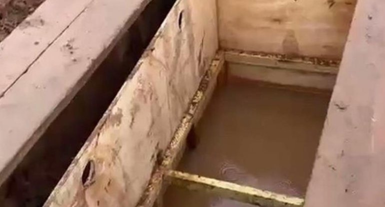 Dəfn zamanı meyit başqa məzara düşüb itdi - Kuryoz olay