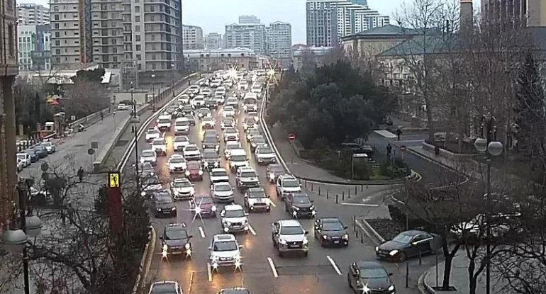 Bakıda tıxac olan yollar - SİYAHI